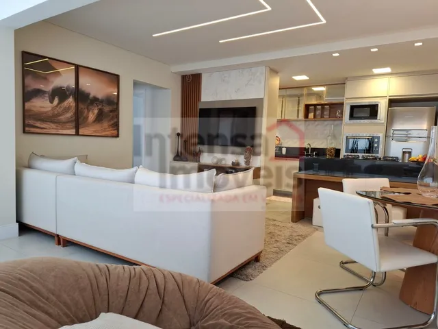 Imagem: O apartamento possui 2 Dormitórios, 1 Suíte, 2 Banheiros,