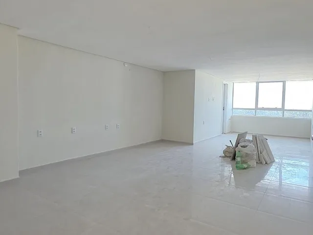 Imagem: A sala comercial possui 1 Banheiro, 1 Vaga na garagem,