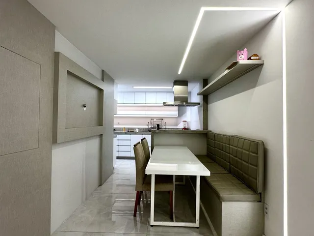Imagem 3: Apartamento amplo na PRAIA DE ITAPOÃ — 4 quartos e 2 suítes no BEVERLY HILLS, quadra