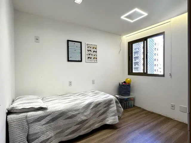 Imagem 2: Apartamento amplo na PRAIA DE ITAPOÃ — 4 quartos e 2 suítes no BEVERLY HILLS, quadra