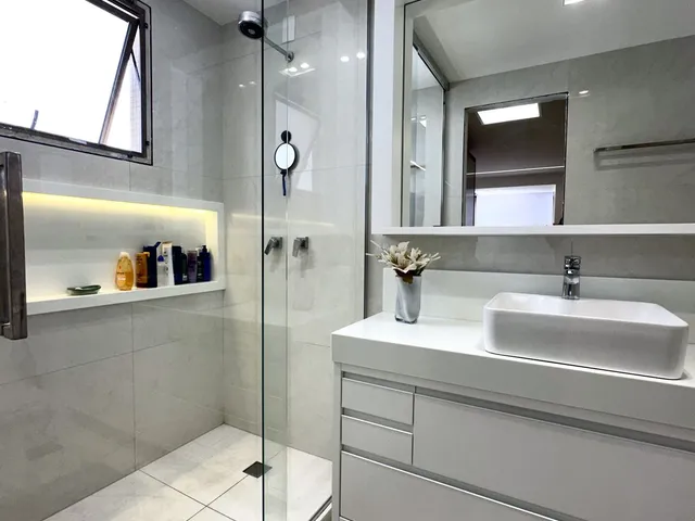 Imagem 5: Apartamento amplo na PRAIA DE ITAPOÃ — 4 quartos e 2 suítes no BEVERLY HILLS, quadra