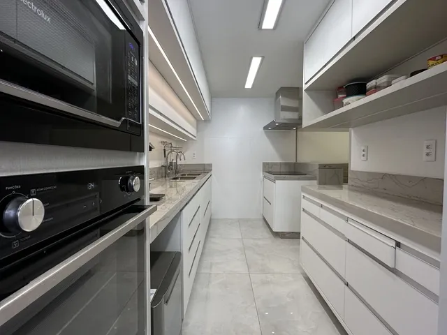 Imagem 12: Apartamento amplo na PRAIA DE ITAPOÃ — 4 quartos e 2 suítes no BEVERLY HILLS, quadra
