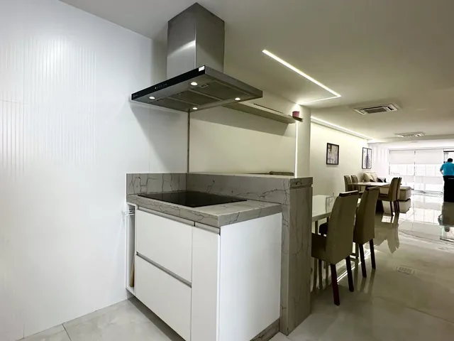 Imagem 13: Apartamento amplo na PRAIA DE ITAPOÃ — 4 quartos e 2 suítes no BEVERLY HILLS, quadra