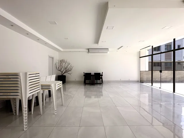 Imagem 16: Apartamento amplo na PRAIA DE ITAPOÃ — 4 quartos e 2 suítes no BEVERLY HILLS, quadra