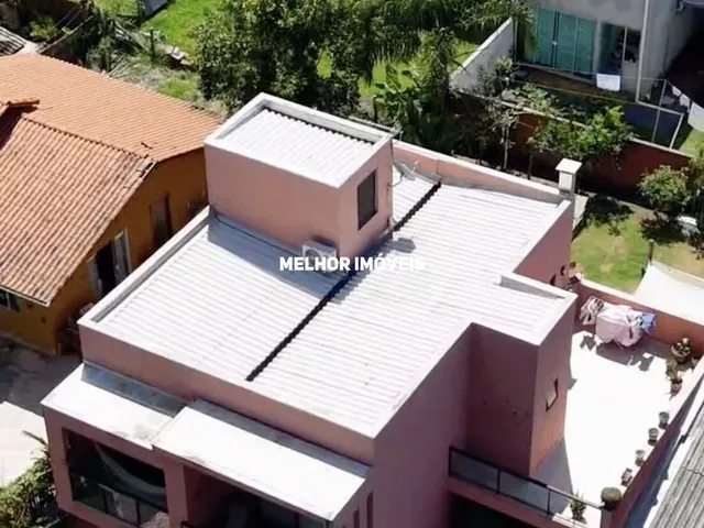 Imagem 6: Casa Duplex á venda com 4 dormitórios localizada na praia Mariscal em Bombinhas