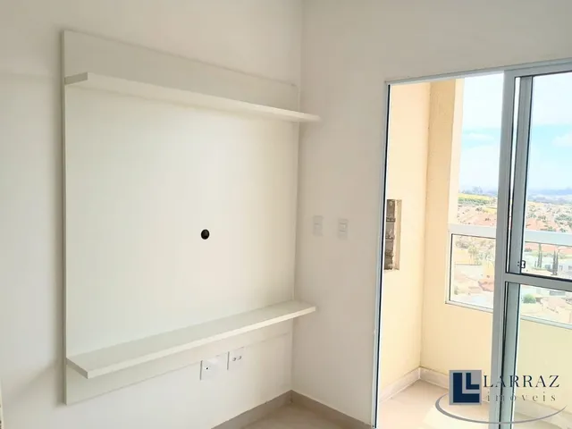 Imagem: O apartamento possui 2 Dormitórios, 1 Banheiro, 1 Vaga na