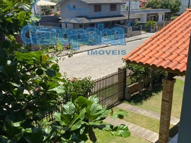 Imagem 6: Aluguel por Temporada: Sobrado Espaçoso no Centro de Garopaba-SC, 3 Quartos, 1 Suíte, 2