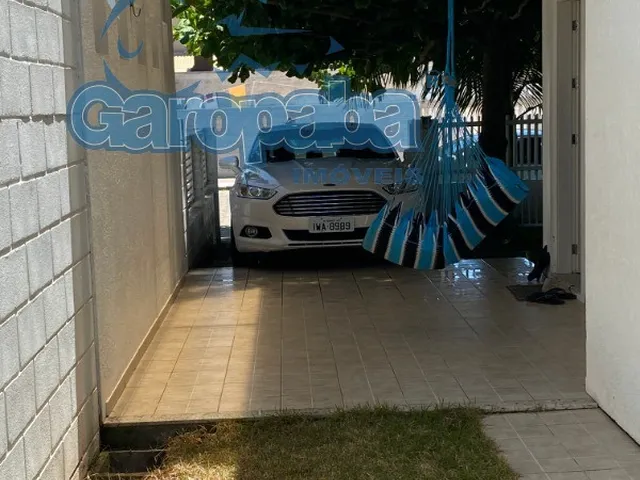 Imagem 2: Aluguel por Temporada: Sobrado Espaçoso no Centro de Garopaba-SC, 3 Quartos, 1 Suíte, 2