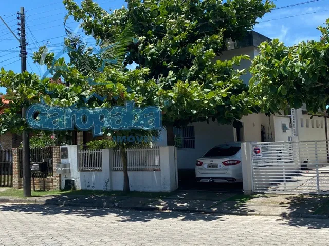 Imagem 3: Aluguel por Temporada: Sobrado Espaçoso no Centro de Garopaba-SC, 3 Quartos, 1 Suíte, 2