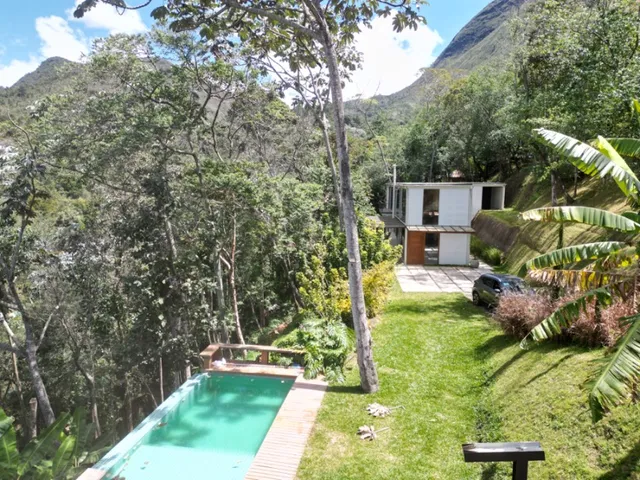 Imagem: Luxuosa Casa em Condomínio à Venda em