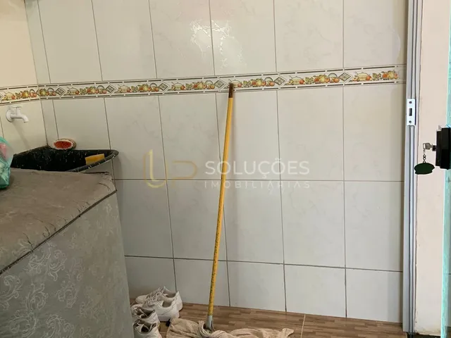 Imagem 5: Casa em Condomínio, Cozinha Planejada, Varanda, Portão Eletrônico, Casa de Apoio