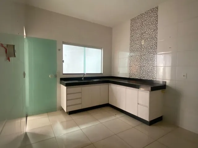Imagem 3: Casa 2 Quartos com Suíte e Garagem para 2 Carros