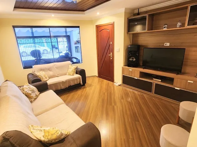 Imagem: A casa possui 3 Dormitórios, 1 Suíte, 2 Banheiros, 2