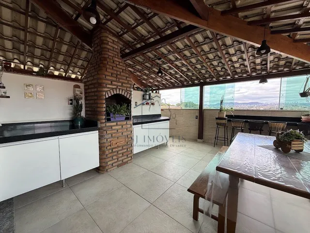 Imagem: A casa possui 3 Dormitórios, 1 Banheiro, 1 Vaga na