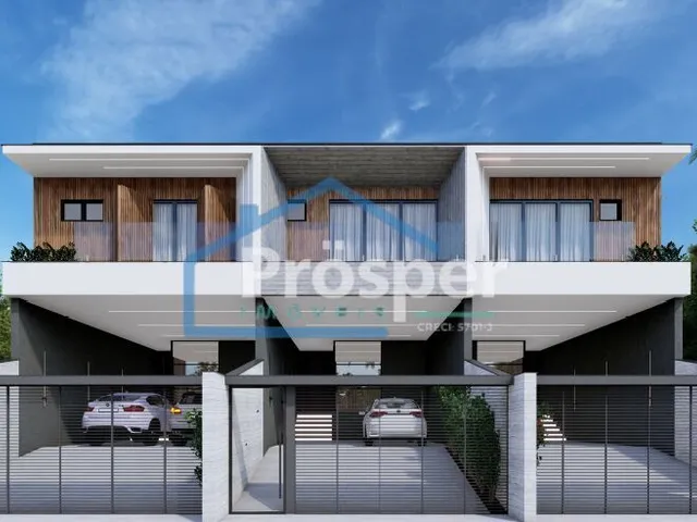 Imagem: A casa possui 5 Dormitórios, 1 Suíte, 2 Banheiros, 4