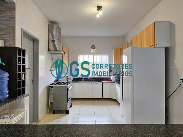 Imagem 4: CASA COM PISCINA Á 200M DA PRAIA DA PINHERA?