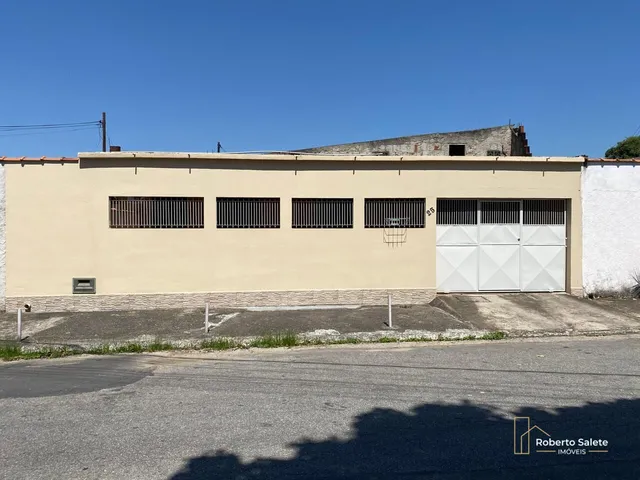 Imagem: A casa possui 3 Dormitórios, 1 Suíte, 2 Banheiros, 1 Vaga