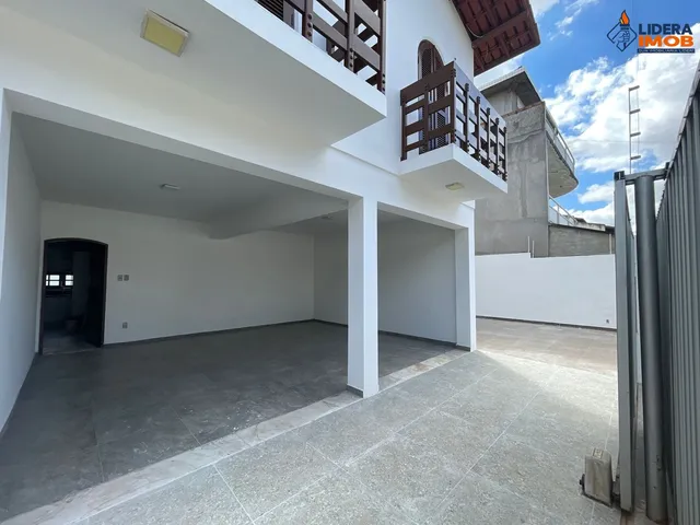 Imagem 2: Casa de Alto Padrão, com piscina para locação, em rua pública, Cidade Nova, Feira de
