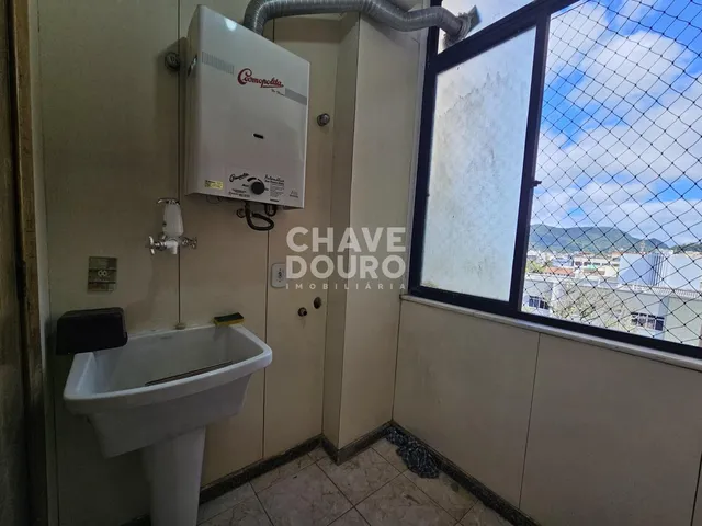 Imagem 2: Apartamento com varanda, 2quartos (sendo 1suíte) +1quarto reversível e vaga, para venda