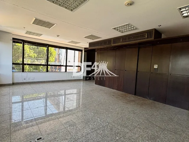 Imagem 2: Ed. Business Point sala com 215,14 m² de área privativa, este conjunto de 6 salas de