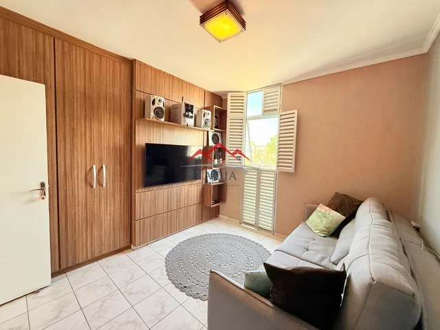 Imagem: O apartamento possui 2 Dormitórios, 1 Banheiro, 1 Vaga na