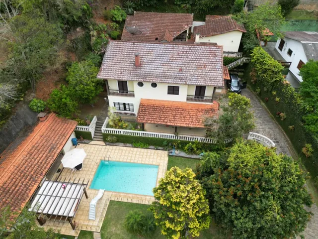 Imagem: Luxuosa Casa em Condomínio à Venda em
