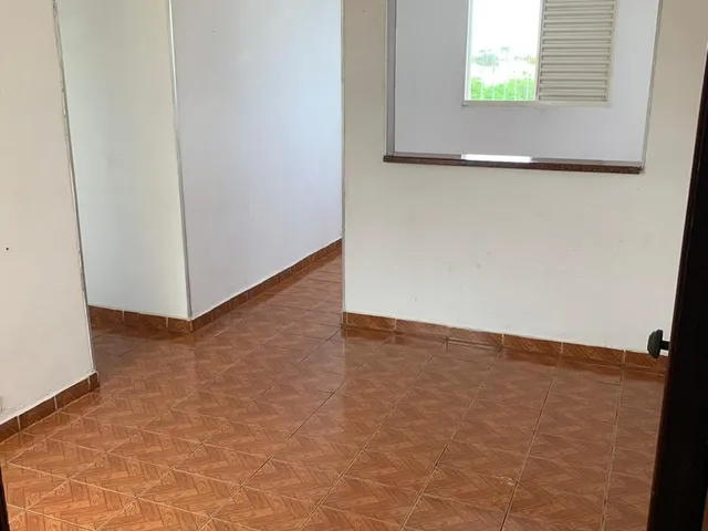 Imagem: O apartamento possui 2 Dormitórios, 1 Banheiro, 1 Vaga na