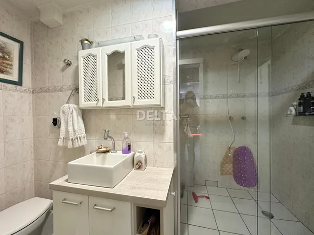 Imagem 2: Apartamento amplo com 78m² de área privativa, 02 quartos, 01 vaga de garagem, sacada