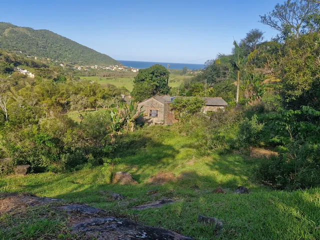 Imagem: O terreno possui 1.346m² de Área e está localizado em