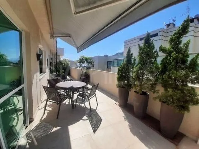 Imagem: A casa possui 3 Dormitórios, 1 Suíte, 2 Banheiros, 2