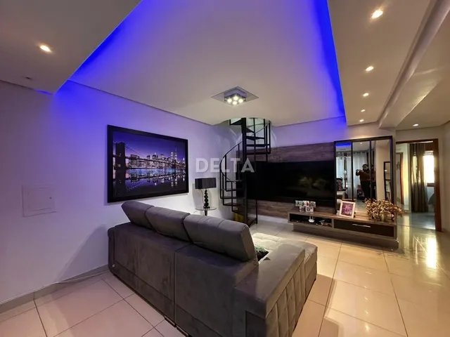 Imagem 3: Cobertura duplex semimobiliada, com 3 quartos, sendo 1 suíte, sacada, amplo terraço e 1