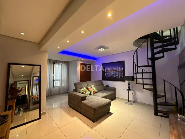 Imagem 2: Cobertura duplex semimobiliada, com 3 quartos, sendo 1 suíte, sacada, amplo terraço e 1
