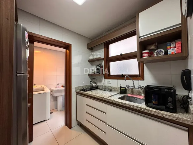 Imagem 6: Cobertura duplex semimobiliada, com 3 quartos, sendo 1 suíte, sacada, amplo terraço e 1