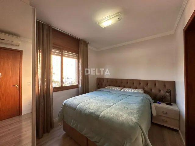 Imagem 9: Cobertura duplex semimobiliada, com 3 quartos, sendo 1 suíte, sacada, amplo terraço e 1