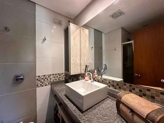 Imagem 10: Cobertura duplex semimobiliada, com 3 quartos, sendo 1 suíte, sacada, amplo terraço e 1
