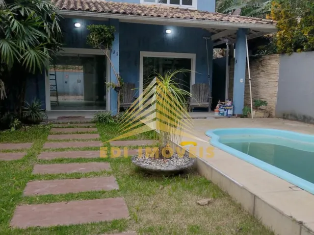 Imagem: A casa possui 3 Dormitórios, 1 Suíte, 3 Banheiros, 3
