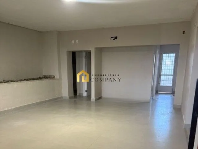 Imagem: A casa possui 1 Dormitório, 5 Banheiros, 10 Vagas na
