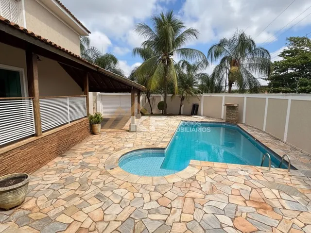 Imagem: A casa possui 5 Dormitórios, 2 Suítes, 5 Banheiros, 3