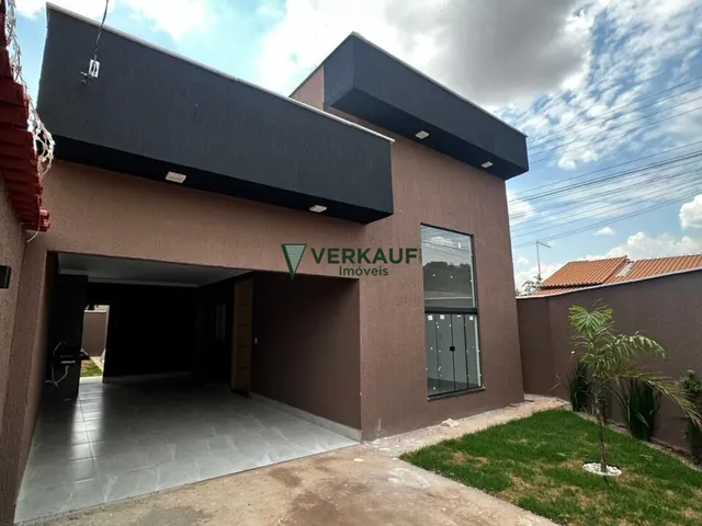Imagem: A casa possui 3 Dormitórios, 3 Suítes, 2 Banheiros, 2