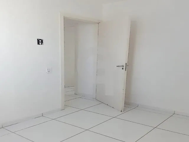 Imagem 5: 2/4, escada, norte/sul, estacionamento e lazer no Vila Portuguesa Resid. - Marechal Rondon