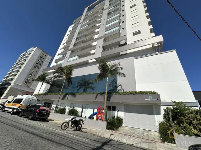 Imagem: A casa possui 3 Dormitórios, 3 Suítes, 4 Banheiros, 3