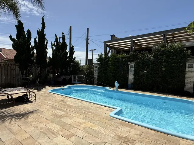 Imagem 4: Imóvel à venda no litoral, semi mobiliada com espaço gourmet, piscina, placa solar