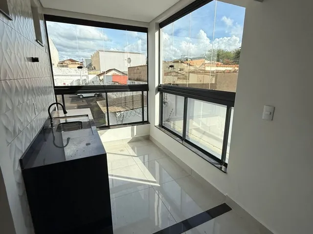 Imagem: O apartamento possui 2 Dormitórios, 1 Suíte, 2 Banheiros,
