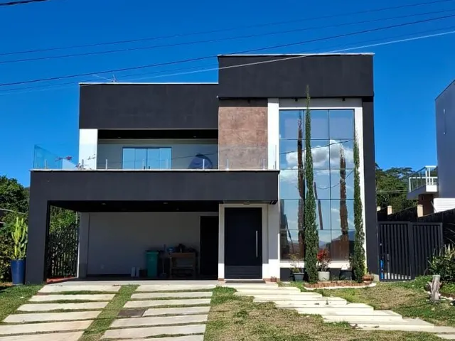 Imagem: A casa possui 4 Dormitórios, 2 Suítes, 3 Banheiros, 1