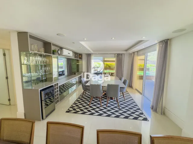 Imagem 2: Casa de Condomínio com 4 Quartos e 5 banheiros à Venda