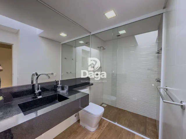 Imagem 13: Casa de Condomínio com 4 Quartos e 5 banheiros à Venda