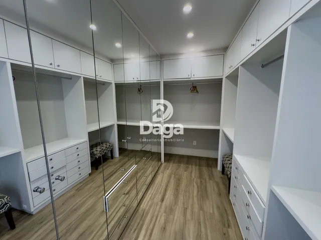 Imagem 11: Casa de Condomínio com 4 Quartos e 5 banheiros à Venda
