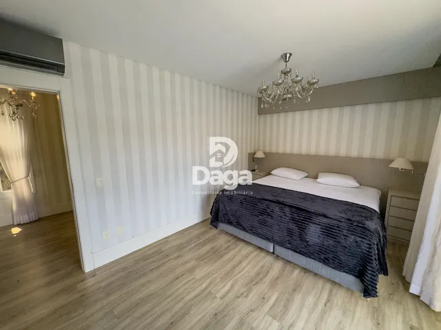 Imagem 6: Casa de Condomínio com 4 Quartos e 5 banheiros à Venda