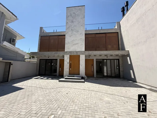 Imagem: A casa possui 3 Dormitórios, 1 Suíte, 2 Banheiros, 1 Vaga