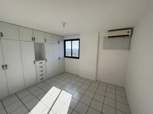 Imagem 3: Venda de Apartamento de Luxo em Casa Forte, Recife-PE: 4 Quartos, 2 Suítes, 3 Banheiros